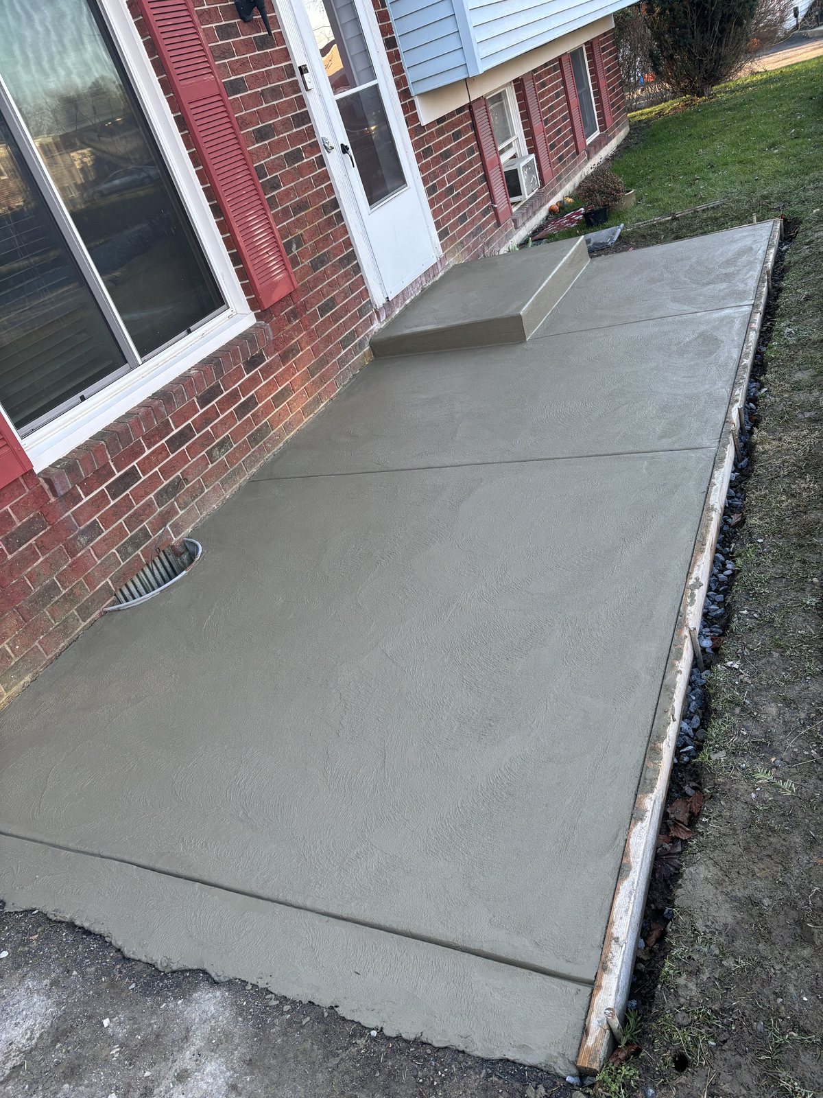 Concrete foundation wall completed by T-Bones Concrete